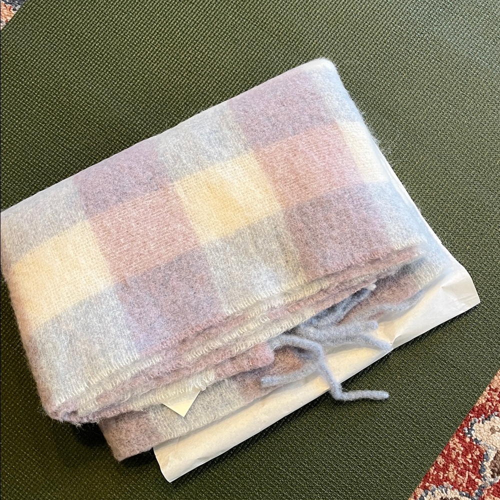 Sezane winter scarf NWT - Picture 7 of 7